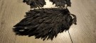 Hen saddles, capes og marabou patches er ferdige farget av banan og mørk svart!  thumbnail