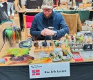 Kim Erik lager fantastiske gjeddefluer!  thumbnail