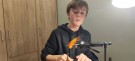 Mathias - en veldig flink gutt til å binde laksefluer!  thumbnail