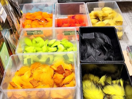I vår butikk kan du plukke ut ferdige farget biter selv! 